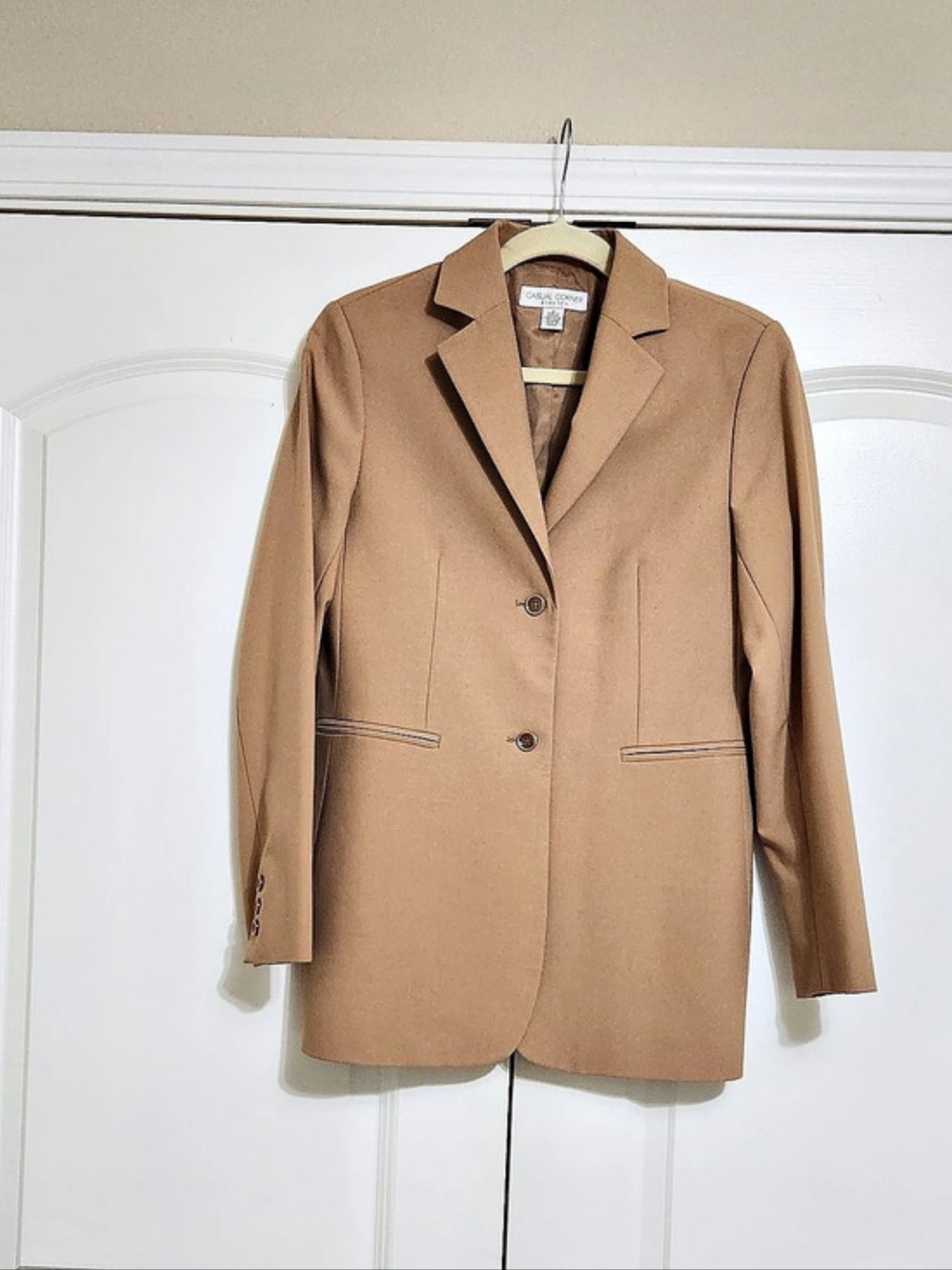 Casual Corner Vintage Women's Blazer in Tan/ Camel Color Size 4